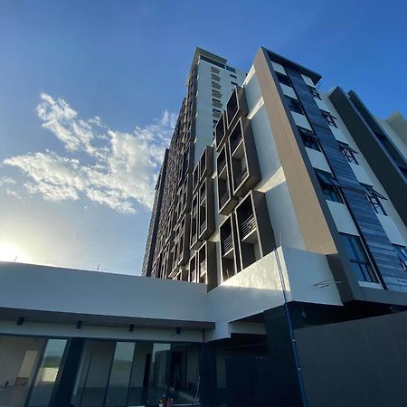 Elijah Hotel Dasmarinas Exterior foto